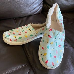 Kid’s Christmas Lights Tom’s Shoes‎